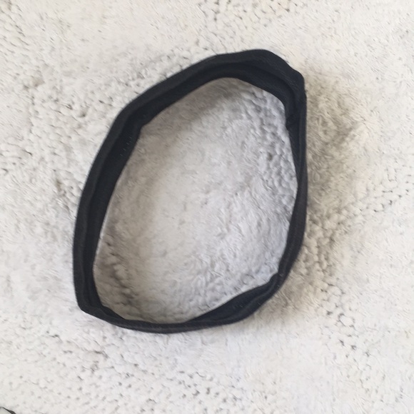 Lululemon Fly Away Tamer Headband - Picture 4 of 4